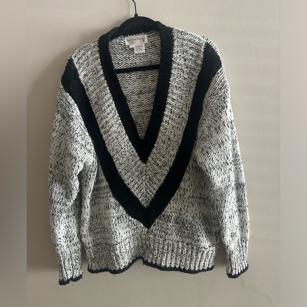 Courtney Rhodes Women’s Black & White V-Neck Knit Sweater Size XL